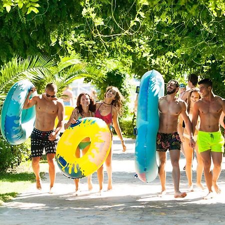 Aqua Nevis Hotel & Aqua Park Napospart Kültér fotó
