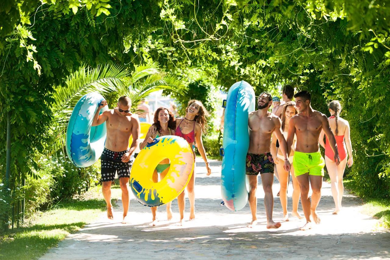Aqua Nevis Hotel & Aqua Park Napospart Kültér fotó