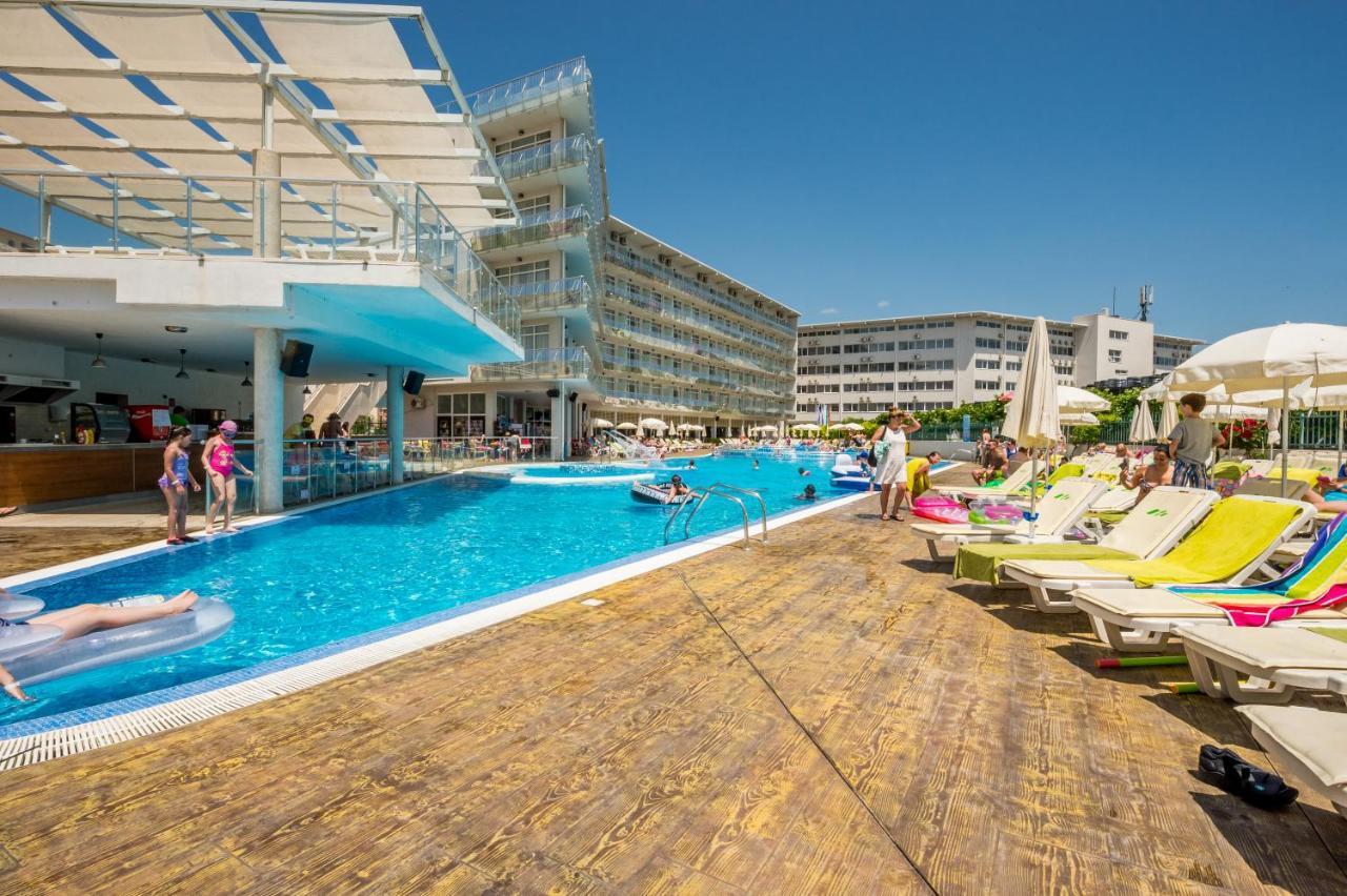 Aqua Nevis Hotel & Aqua Park Napospart Kültér fotó