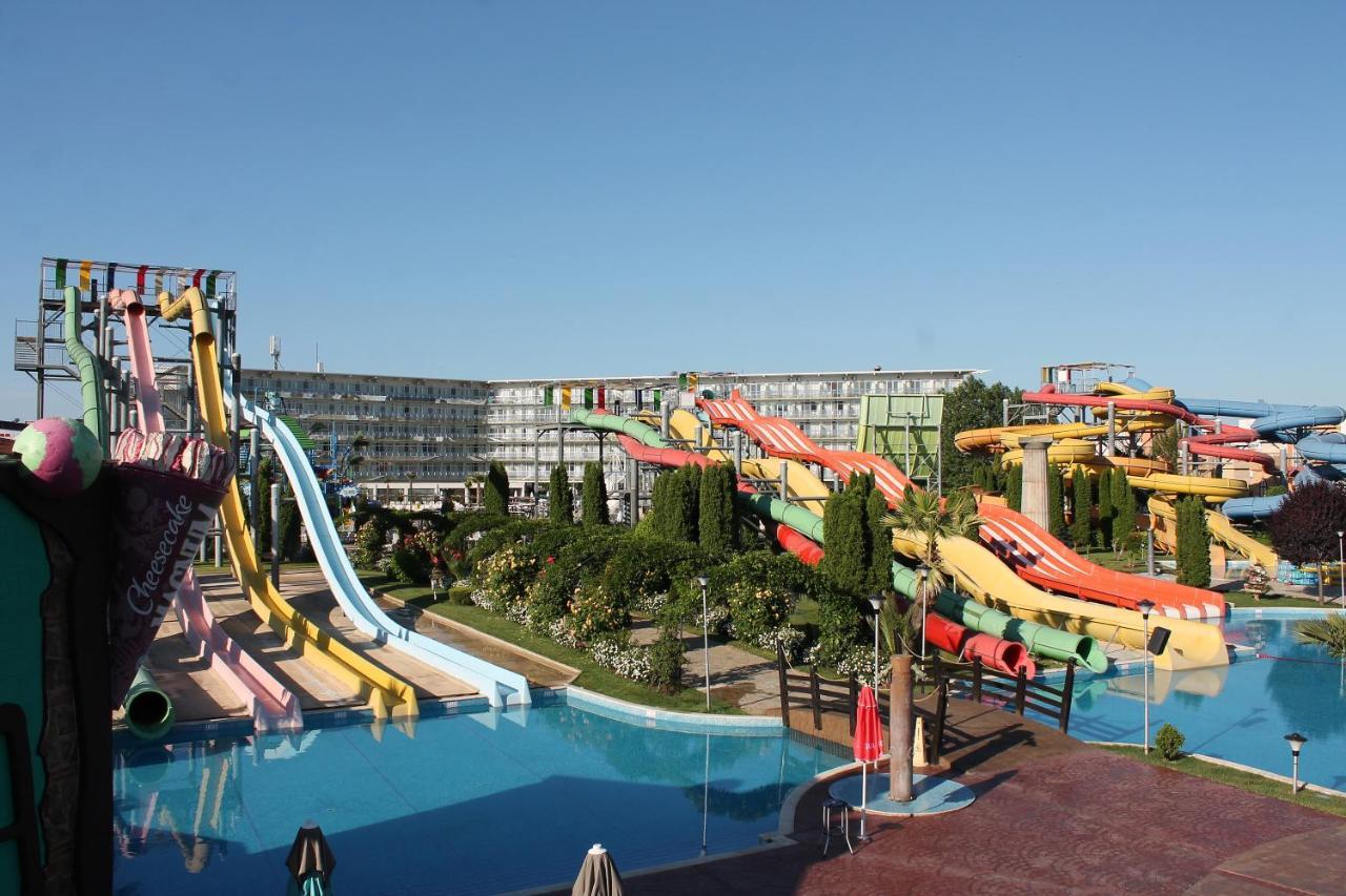 Aqua Nevis Hotel & Aqua Park Napospart Kültér fotó