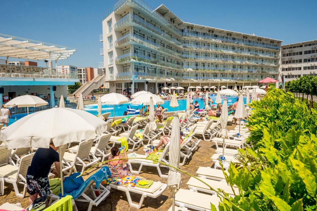 Aqua Nevis Hotel & Aqua Park Napospart Kültér fotó
